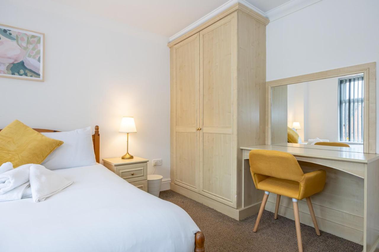 The Burton- Free Gated Parking Apartamento