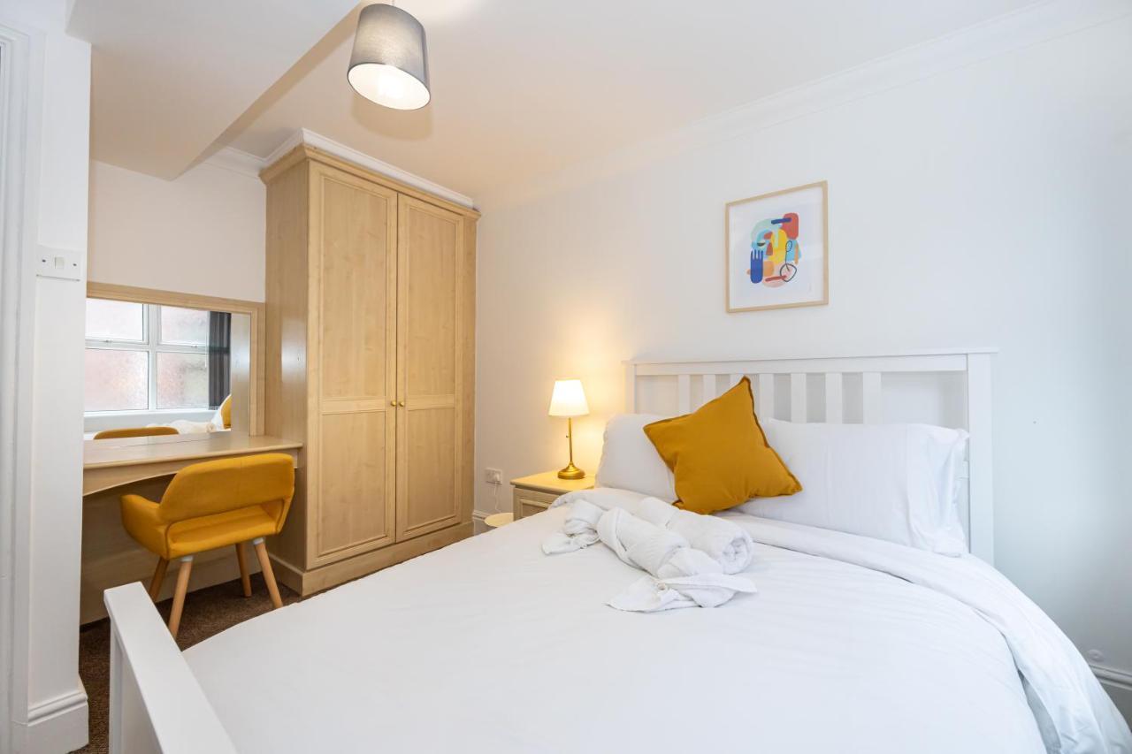 The Burton- Free Gated Parking Apartamento
